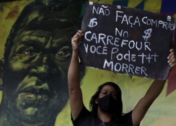 Guardia de Carrefour mata a hombre negro en Brasil