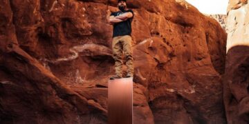 Youtuber viaja al desierto de Utah para encontrar el monolito de metal