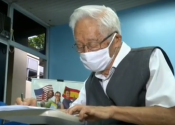 El abuelito de 82 años ya cuenta con la carrera de farmacéutica y derecho