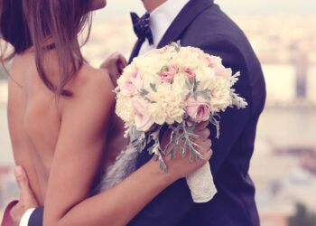 Pareja celebra boda en plena pandemia y se contagian un tercio de sus invitados