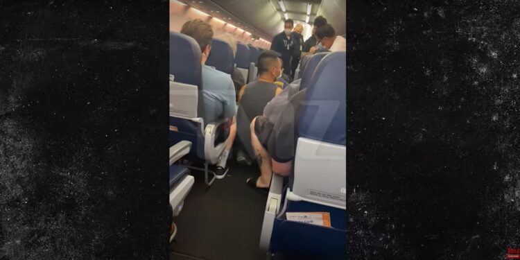 Un pasajero con Covid-19 muere en un vuelo en EU