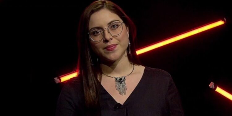 La activista feminista fue criticada por su conducta prepotente en plena transmisión en vivo