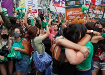 Diputados de Argentina avaló este viernes un proyecto para la legalización del aborto