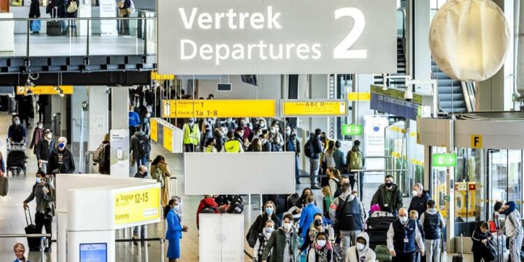 Esta nueva cepa de Covid-19 es 70% más contagiosa, según expertos