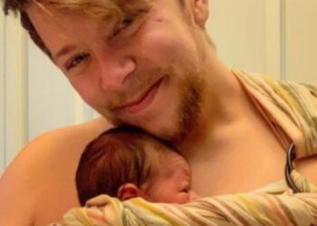 El padre de 38 años compartió detalles de su embarazo en Instragram