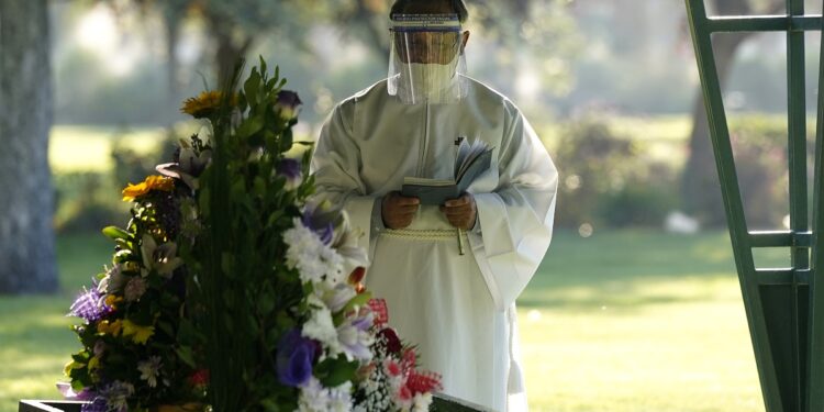 Una familia asistió a un funeral, donde se contagiaron de Covid-19