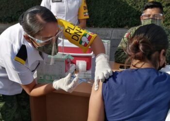 Pemex vacunó a 2 mil de sus trabajadores contra Covid-19