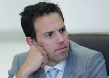 AMLO le dice a Loret de Mola que le cambia la plusvalía de su terreno en Chiapas por el departamento del comunicador en EU