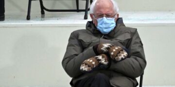 Guantes de Bernie Sanders originan memes en redes sociales