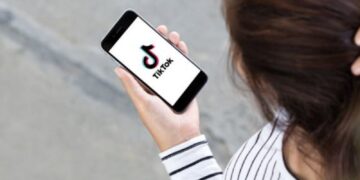 La menor fue hallada sin vida por su hermana de cinco años en el baño de su casa