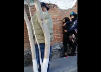 En un video se aprecia que el afectado le reclama al ladrón por intentar asaltarlo