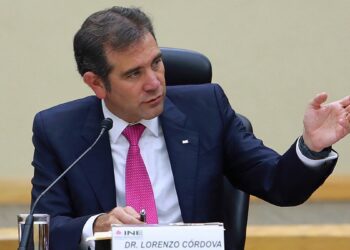 Mañaneras no deben suspenderse, sólo no transmitirse de manera íntegra: INE