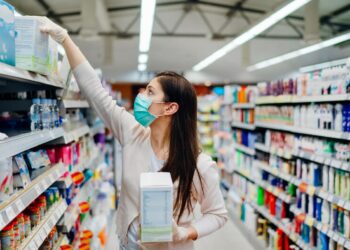 la mujer dijo que procederá legalmente contra los policías que la expulsaron de un supermercado