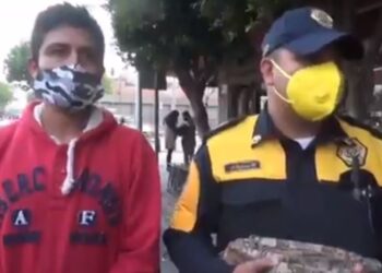 Policía devuelve mochila con 30 mil pesos a su dueño