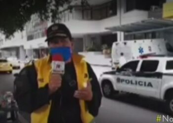 Reportero se entera durante una transmisión en vivo de la muerte de su esposa por covid-19