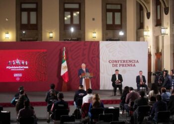 Reporteros que cubren mañaneras trabajan en el Gobierno Federal