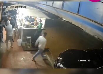 Roban camioneta a una familia en Ecatepec