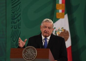 Twitter dijo estas cuentas fueron dadas de baja porque es como si fueran "acarreados digitales"